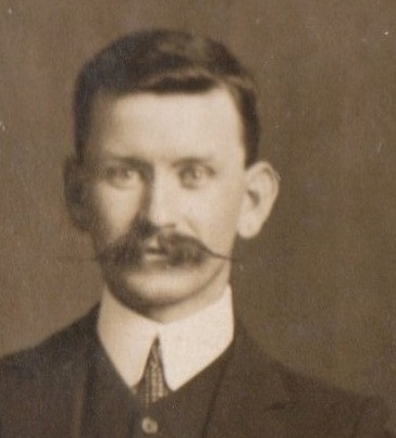 Photo of photos/Kenneth McLennan b1881NZ portrait